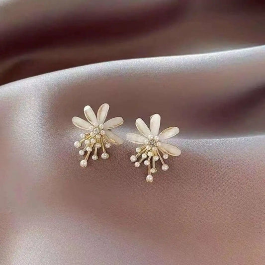 Bloom Pearl Daisy Earrings