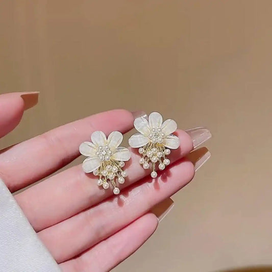 Bloom Pearl Daisy Earrings